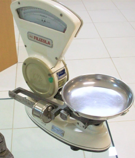 Balança na cor branca