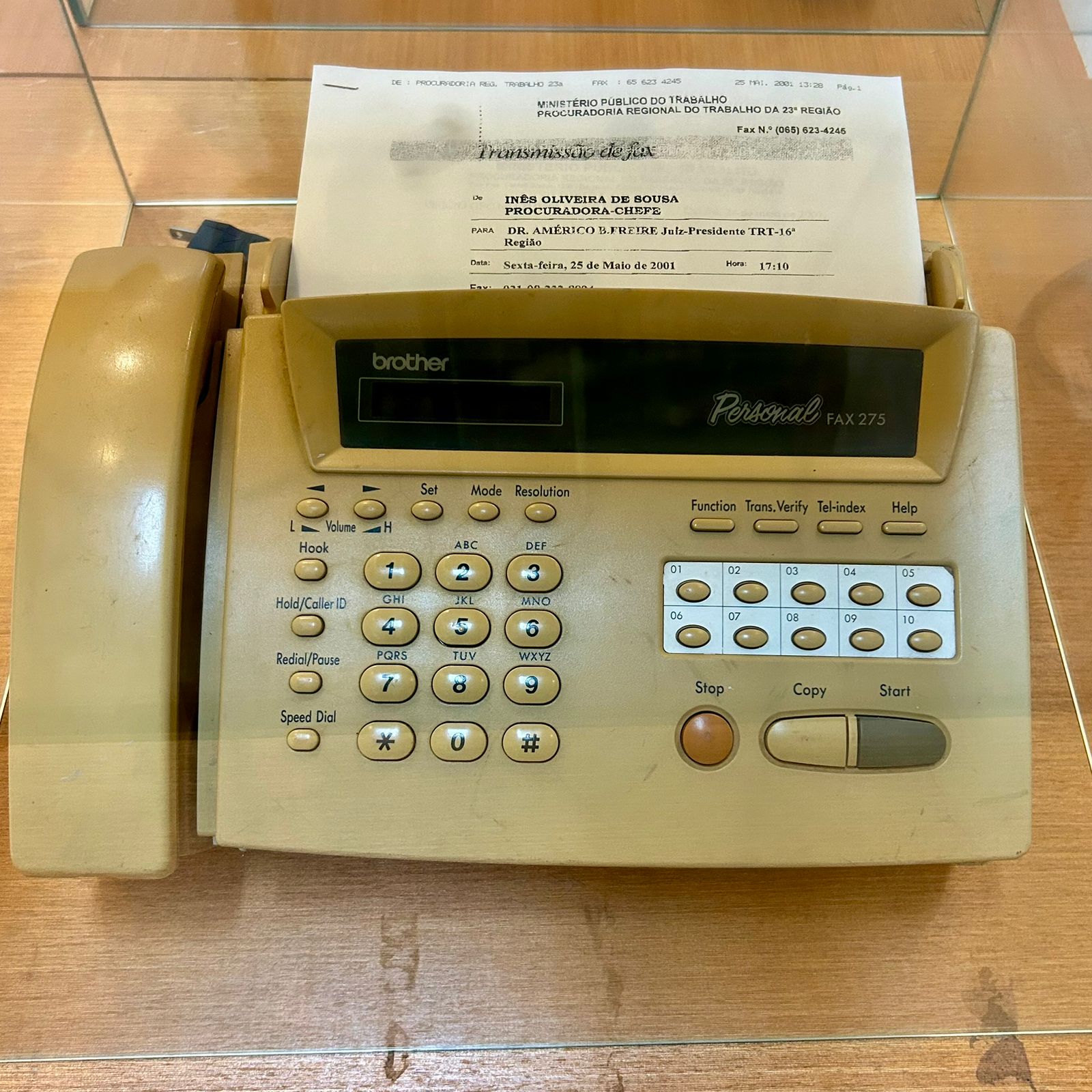 Aparelho fax na cor branca