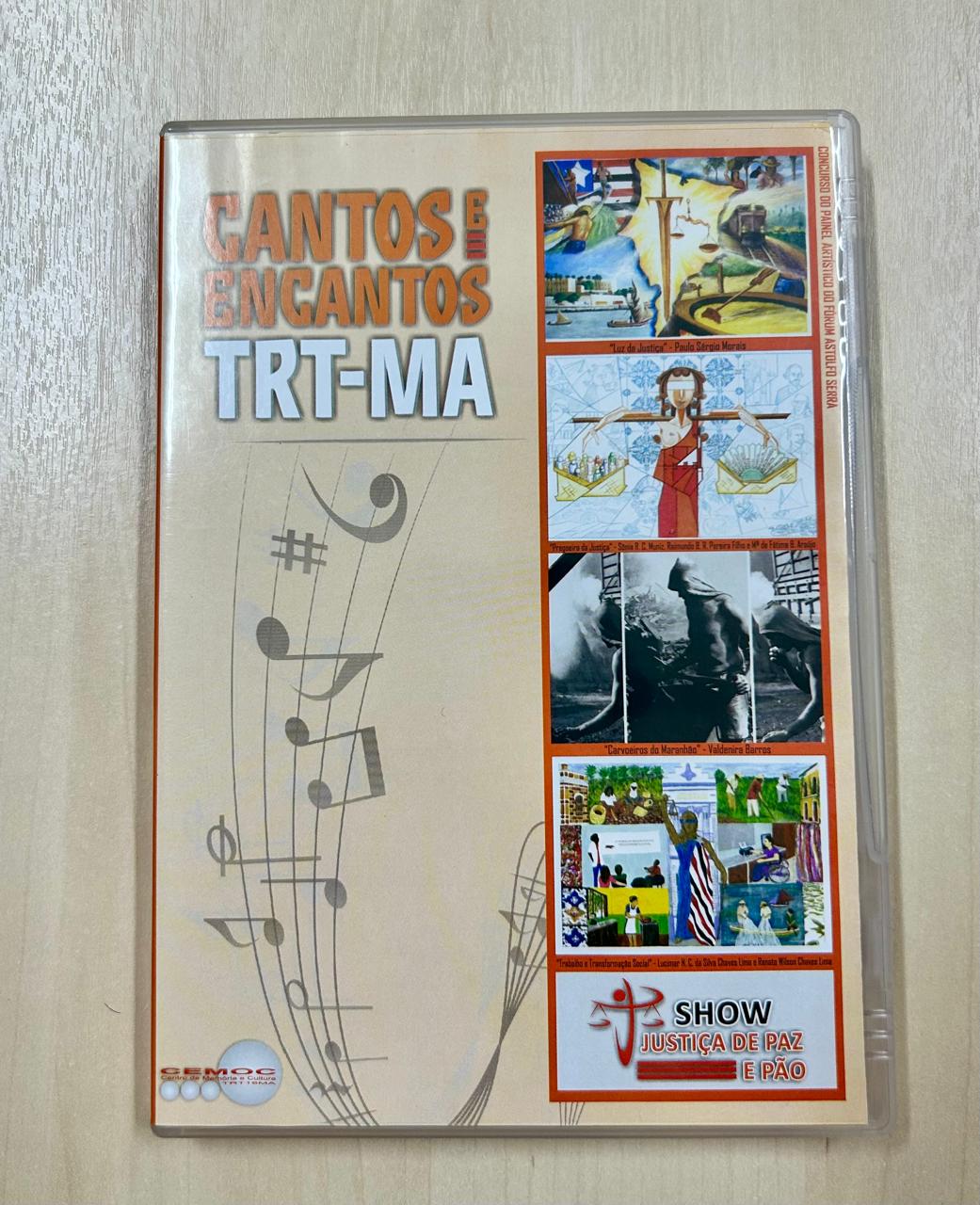 DVD na cor laranja, com letras nas cores branca e laranja