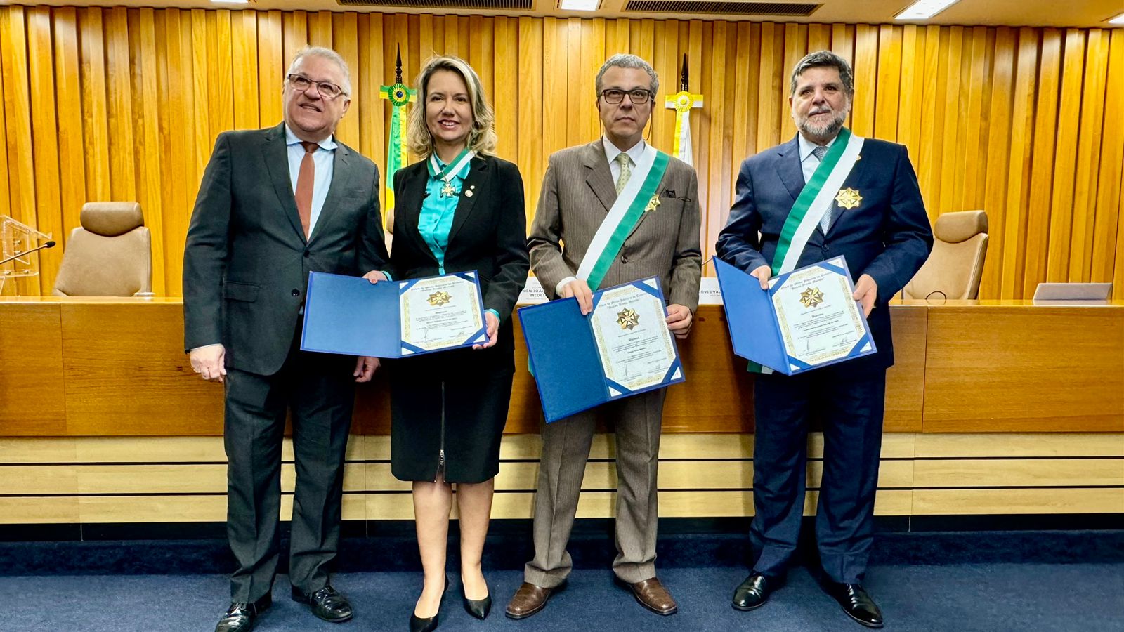 Foto da presidente do TRT-16 desa. Márcia Andrea Farias com ministros os TST : Guilherme Augusto Caputo Bastos e Sérgio Pinto Martins e com o presidente do Coleprecor, des. Eridson João Fernandes Medeiros