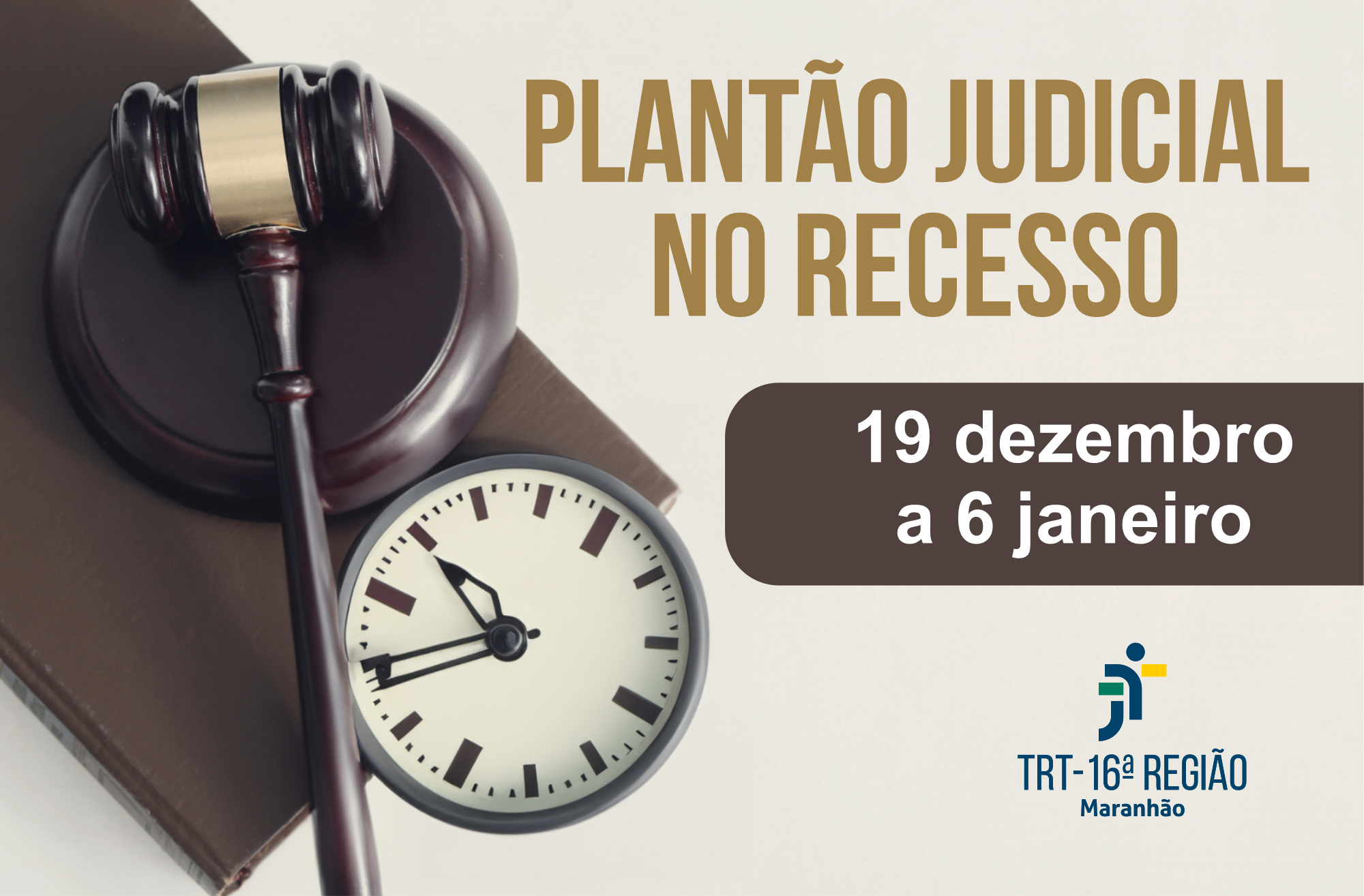 Arte com fundo bege e em detalhe um relógio um martelo. A informação em primeiro plano: PLANTÃO JUDICIAL NO RECESSO, e da data 19/12 a 06/01/2025