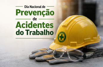 Foto de EPIs e texto preto e verde.