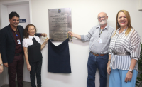 Presidenta Solange descerrou a placa inaugural do NAV juntamente com os servidores Ana Maria, Marcos e Martini