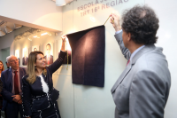 Desembargadora Márcia Andrea e o ministro Luiz Philippe descerrando a foto na galeria de ex-diretores da EJUD16