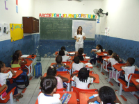 Teresa Gondim orienta os estudantes sobre saúde bucal