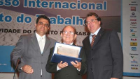 Juiz Inácio de Araújo, entre o ministro Lélio Bentes e o Des. Gerson de Oliveira