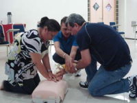 A enfermeira Terezinha Sousa e os médicos Ércio Murilo(C) e Luis Carlos participam dos treinamentos