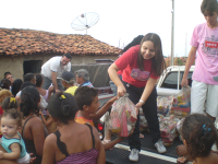 Servidores da VT  foram até o bairro São José para fazer a entrega dos alimentos