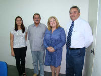 A corregedora  Ilka Esdra Silva Áraújo, ladeada pelo juiz Manoel Veloso, o prefeito Albérico de Sousa Filho e a advogada Patrícia Brandão