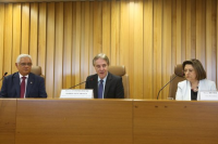 Ao centro, o Presidente Barros Levenhagen acompanhado do Presidente Coleprecor, Des. Valtércio de Oliveira (à esquerda), e da Vice-Presidente, Des. Denise Horta (à direira).