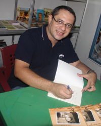 Desembargador do TRT-MA autografa obra na Feira do Livro e anuncia novos projetos