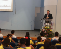 Desembargador Gerson de Oliveira faz a abertura da Culminância Geral do Programa TRT na Escola.
