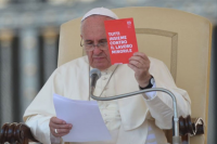 Em 12 de junho, Dia Mundial e Nacional de Combate ao Trabalho Infantil, o Papa já havia levantado o cartão vermelho para essa chaga social.