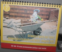 Foto remete ao trabalho infantil na construção civil