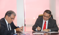 Desembargador James Magno e superintendente regional de negócios da Caixa, Sérgio Penha de Almeida, assinaram convênio