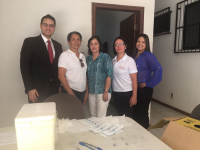 Juiz Inaldo André Terças Santos e a diretora de secretaria Luiza Helena Braga Soares receberam equipe de imunização do município de Açailândia