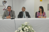 Desembargador Gerson de Oliveira, desembargador James Magno e juíza Carolina Burlamaqui na abertura do evento