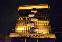 Prédio-sede do TRT tem iluminação especial à noite em adesão ao Maio Amarelo