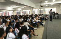 Juiz Paulo Fernando fala aos alunos do IEMA Bacabeira.