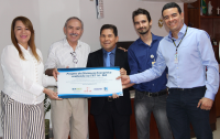 José Jorge e Lucas entregaram a placa à presidenta Solange, ao diretor-geral e ao chefe do Setor de Gestão Socioambiental