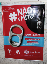 Banner físico da campanha #NãoÉMito
