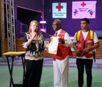 Presidenta Solange, ao lado do presidente Carlos Rangel, agradece e fala sobre a importância da Cruz Vermelha