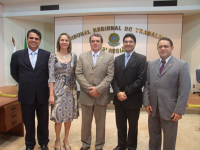Presidente do TRT (ao centro) e os ministros do TST Lélio Bentes e Kátia Arruda, advogado Sálvio Dino Jr. e o des. James Magno Farias