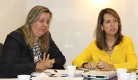 Gestoras da Comissão: juíza Liliana Bouéres (de preto) e desembargadora Mácia Farias.