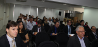 Público assiste à palestra sobre mediação e conciliação