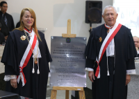 Descerramento da placa comemorativa pela presidenta Solange Cordeiro e pelo desembargador Luiz Cosmo da Silva Junior