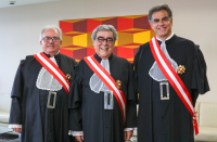 Foto mostra em destaque a nova direção do TST para o biênio 2024-2026, os ministros Aluysio Corrêa(presidente - ao centro), ministro Maurício Godinho (vice-presidente - a esquerda) e o ministro Vieira de Mello Filho (Corregedor-Geral - a direita)