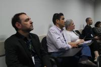 Imagens de servidores sentados no auditório da EJUD 16