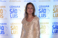 Foto mostra a presidente do TRT-16, desa. Márcia Andrea Farias em primeiro plano. Ao fundo em destaque no painel: Câmara Municipal de São Luís.