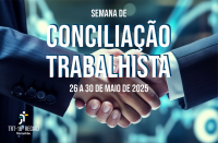 Recorte da foto de um aperto de mãos entre dois homens claros, ambos usando terno azul escuro. Ao fundo, imagem desfocada em azul claro. Ao centro, texto do evento. No canto inferior esquerdo, a logomarca do TRT-16, versão branca.