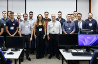 Foto com imagens de servidores de TI em treinamento no TST em Brasília