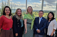 Foto mostra as juízas do TRT-16: Carolina Burlamaqui, Liliana Boueres e Angelina Moreira de Sousa Costa, com a ministra do TST Kátia Arruda e um integrante da OIT. 