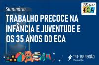 A imagem é anúncio para um seminário. O fundo é azul escuro. O texto principal é "TRABALHO PRECOCE NA INFÂNCIA E JUVENTUDE E OS 35 ANOS DO ECA". No canto superior direito, há um logo comemorativo dos "35 anos ECA", incluindo o logo do ECA e a descrição "Estatuto da Criança e do Adolescente". No lado esquerdo, há uma ampulheta. Na parte inferior do cartaz, há ilustrações coloridas de brinquedos infantis: um ursinho de pelúcia, blocos de construção (A, B, C), uma bola de praia e uma pipa.