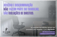 Arte com foto de escritório em preto&branco e texto roxo.