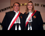 Desembargadores Gerson de Oliveira e Kátia Arruda, durante solenidade de posse na Presidência do TRT, em junho deste ano