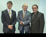 Da esquerda para a direita: Juiz Bruno Motejunas (Titular da VT Bacabal), Des. Carlos Husek (TRT-SP) e Des. James Magno (Dir. Escola Judicial TRT-MA).