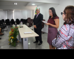 Presidente do TRT, juíza Wiviane Souza durante juramento, e Elen Barros de Brito, secretária do Tribunal Pleno