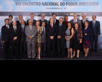 Desembargador Luiz Cosmo (à frente, 3º da esquerda para a direita) com o ministro Lewandowski (ao centro, com gravata vermelha) e demais presidentes dos tribunais premiados.