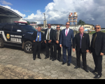 Ministro Luís Roberto Barroso do STF com agentes de segurança do TRT-MA