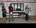 Presidenta Solange, ao lado dos servidores Vicente e Margareth, durante solenidade de entrega das novas instalações