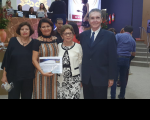 Nonata com o diploma de homenagem especial entre os professores Aurora da Graça Almeida, Lusimar Ferreira e Rubem Ferro
