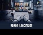 Imagem com fundo escuro e foco de luz centralizado, mostrando uma mesa de madeira preta, na qual se vê um notebook prateado aberto e, em sua tela, veem-se as fotos de seis pessoas desfocadas, representando uma videoconferência. Sobre o teclado, estão as mãos de um robô digitando. No canto superior direito, a logomarca do TRT-16. Na base, centralizado e em letras brancas, o texto ROBÔS JUDICIÁRIOS.