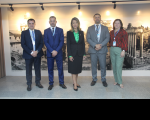 Foto da presidente do TRT-16, desembargadora Márcia Andrea Farias, acompanhada de integrantes da Caixa Econômica Federal