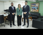 Foto mostra a presidente do TRT-16, desembargadora Márcia Andrea Farias. Ao lado dela o procurador-chefe do MPT-MA, Maurício Pessoa e o procurador Rafael Mondego