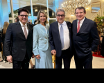 Foto da presidente do TRT-16 desembargadora Márcia Andrea Farias ao lado do novo presidente do TST, ministro Aluysio Corrêa da Silva e outras autoridades.