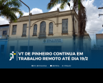 A imagem mostra um prédio bege claro com arquitetura clássica da Vara do Trabalho de Pinheiro". Uma legenda indica que a Vara do Trabalho está em trabalho remoto até 19/2.